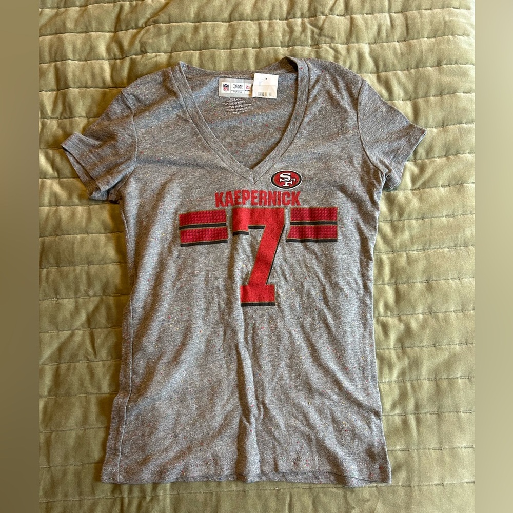 Women’s SF 49ers V-neck tee